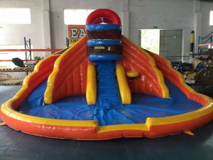 Aufblasbare Wasserrutschen: Wie steht es um die Sicherheit ohne Wasser?