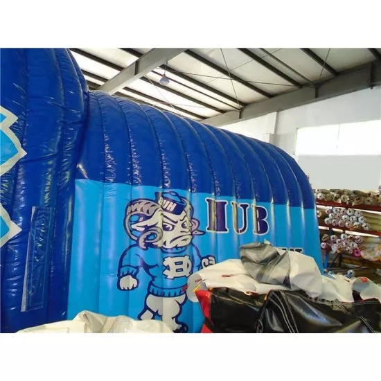 Riesiger Aufblasbarer Football Helm Tunnel